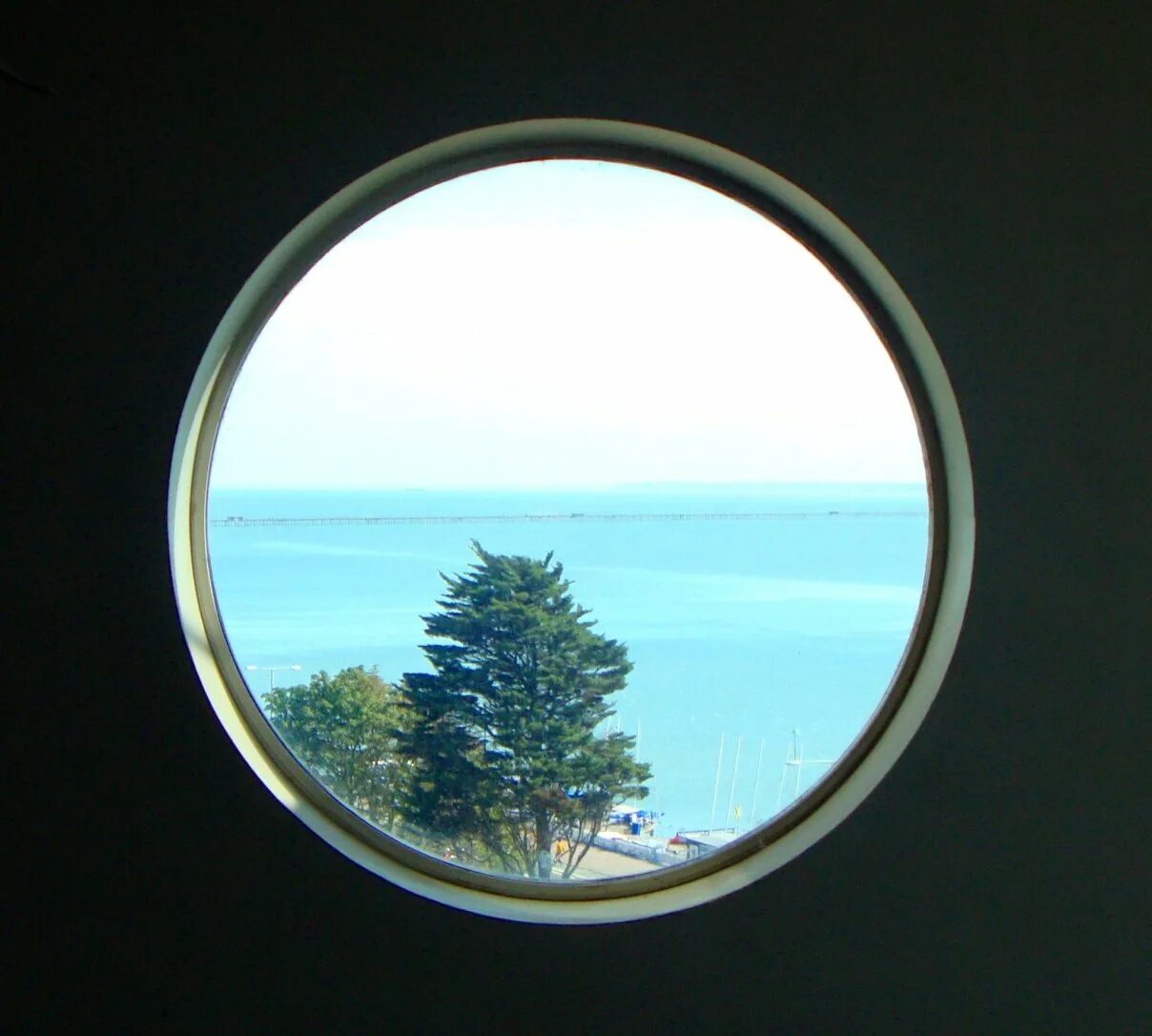 Красивые круглые окна. Вид из круглого окна. Китайские круглые окна. Круглые красивые окошки.