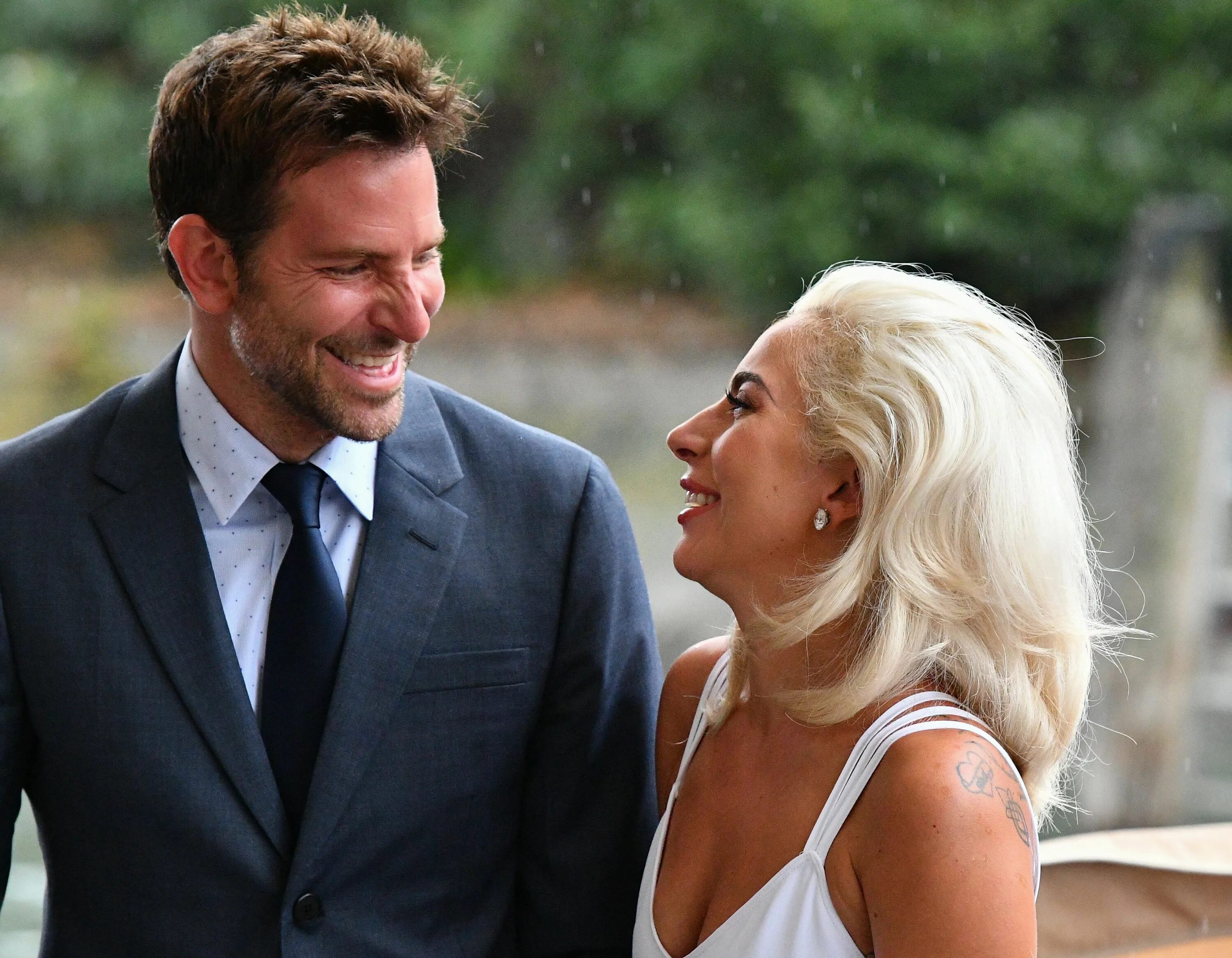 Lady Gaga Bradley Cooper. Брэдли Купер и Гага. Леди Гага и Брэдли Купер shallow. Леди гага и брэдли купер слушать