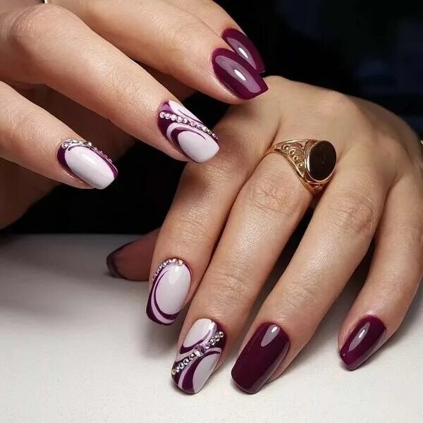 Pin on Manichiuri Burgundy nail designs, Burgundy nails, Red nails