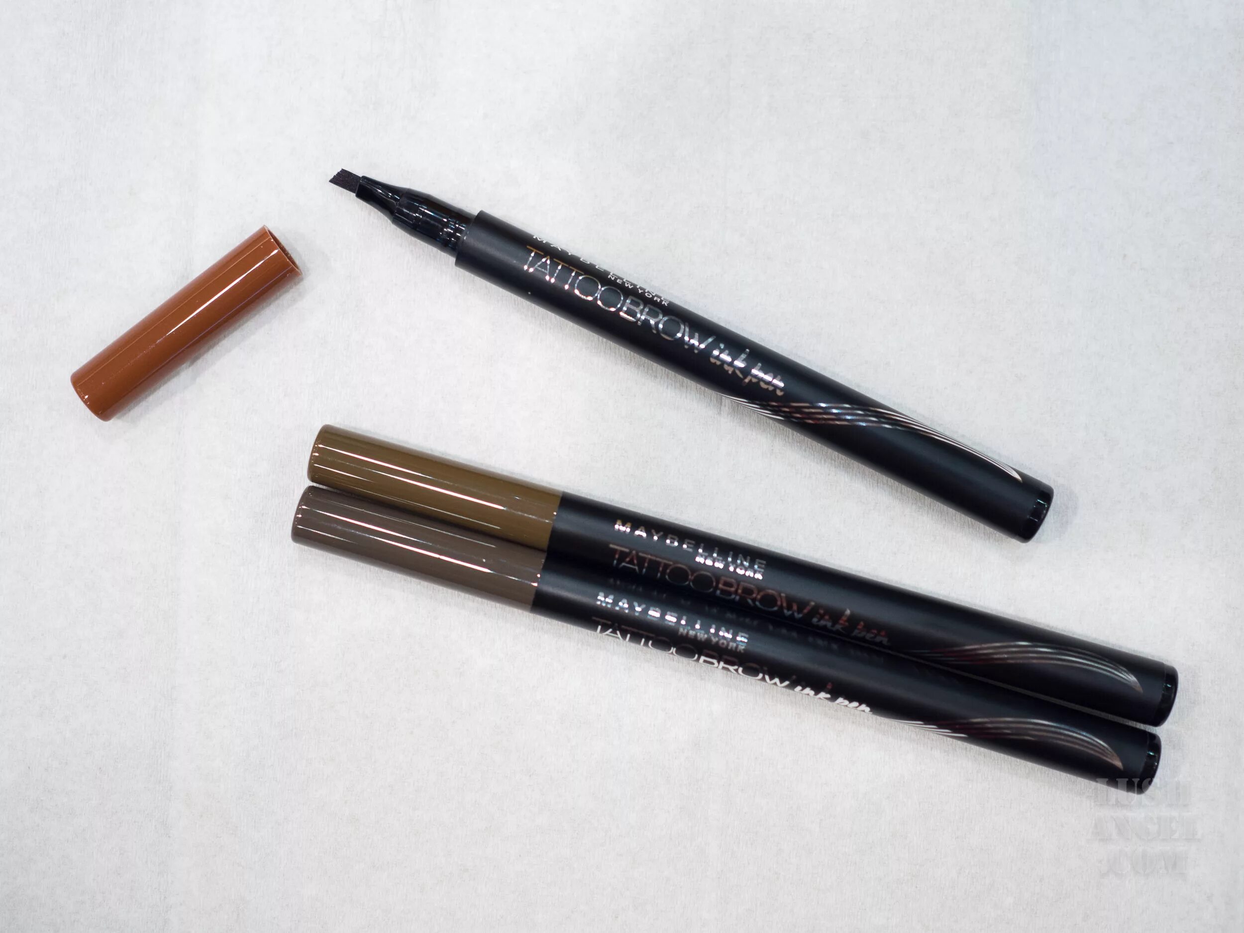 Making pretty liquid eyebrow pen. Brow pen. Maybelline new york лайнер для бровей brow tattoo 120тон medium brown. Brow pen. Кисть для бровей садовод.