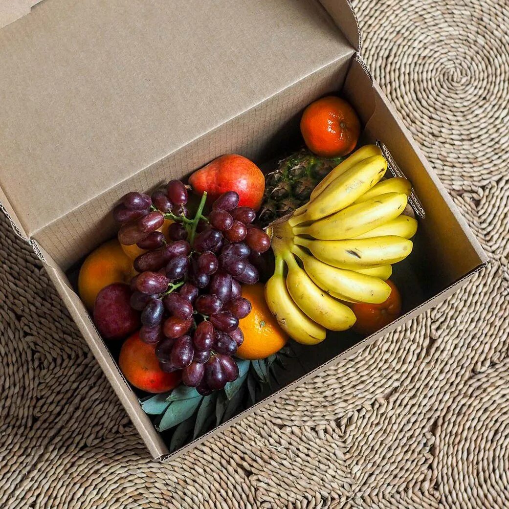 Упаковка фруктов. Коробка с фруктами. Подарочная коробка с фруктами. Подарочный ящик с фруктами. Коробка с фруктами в подарок.