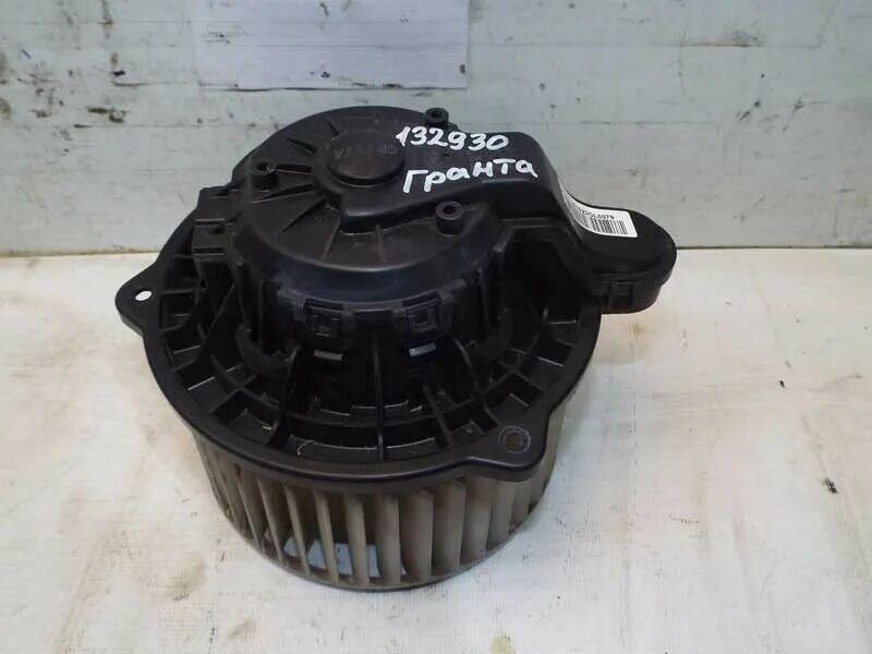 Мотор печки лада гранта 2020 артикул. Мотор печки гранта. Мотор печки гранта. Мотор отопителя лада гранта f 005 3b2 553. Моторчик печки ваз лады калина.