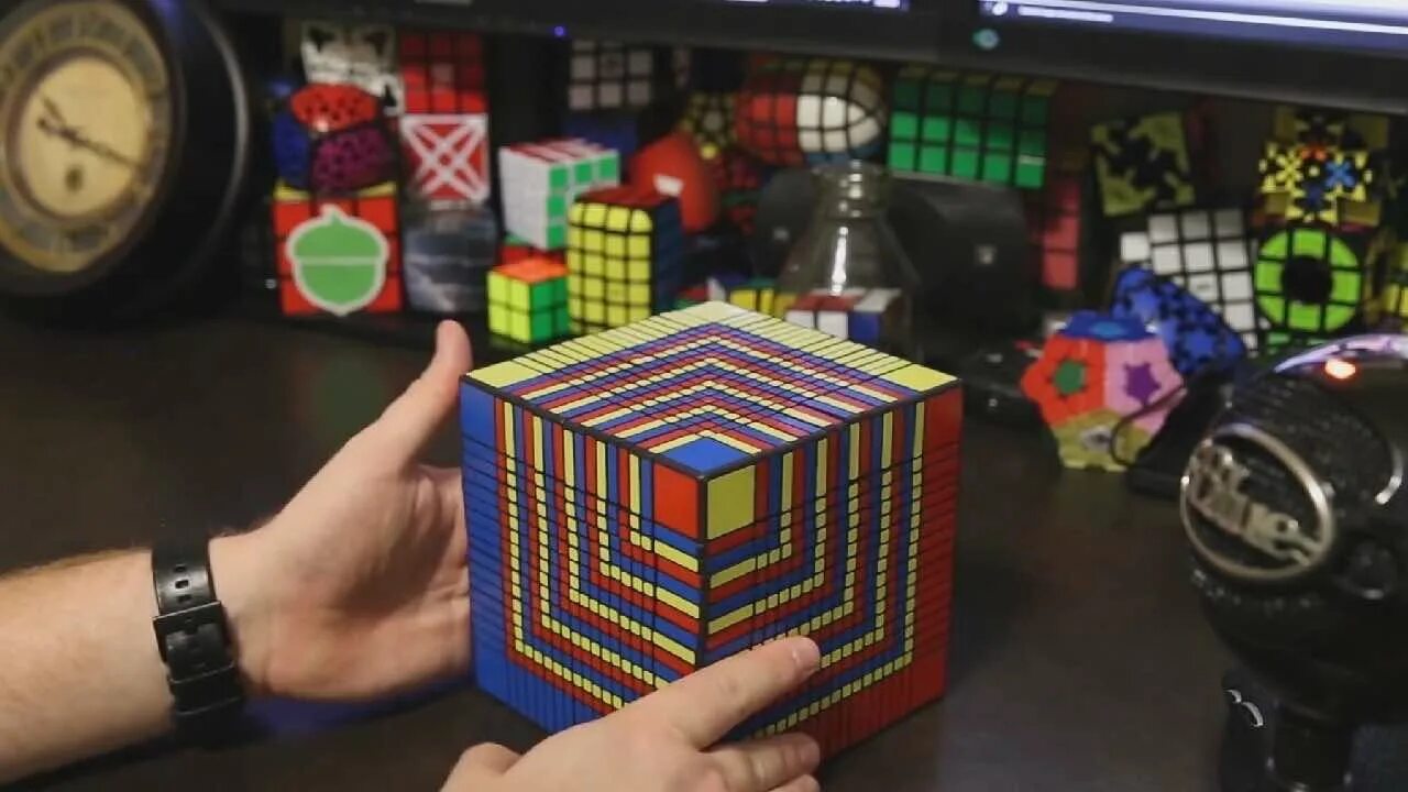 Кубики рубики самые. Rubik Cube 17x17. Кубик Рубика 17х17 мировой рекорд. Shengshou 17x17x17. Rubik's Cube 17x17 record.