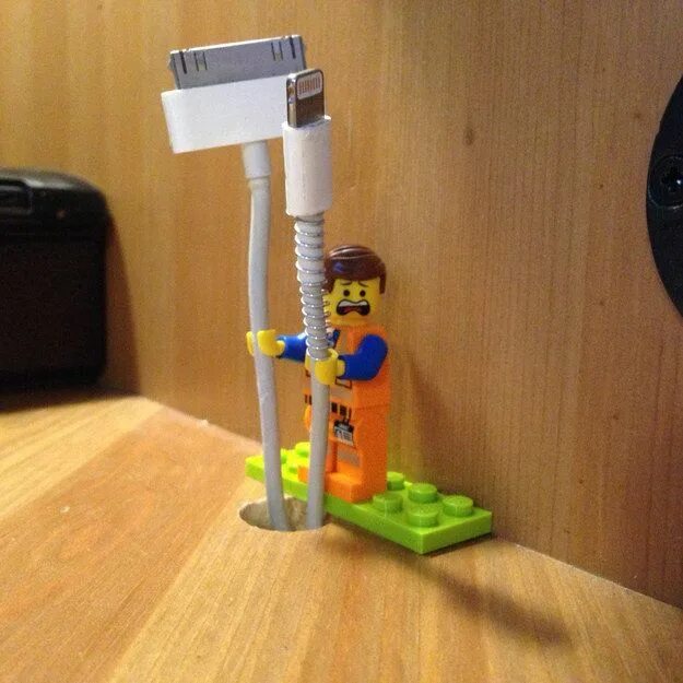 "HELP!! I need support!" Lego architecture, Lego diy, Micro lego