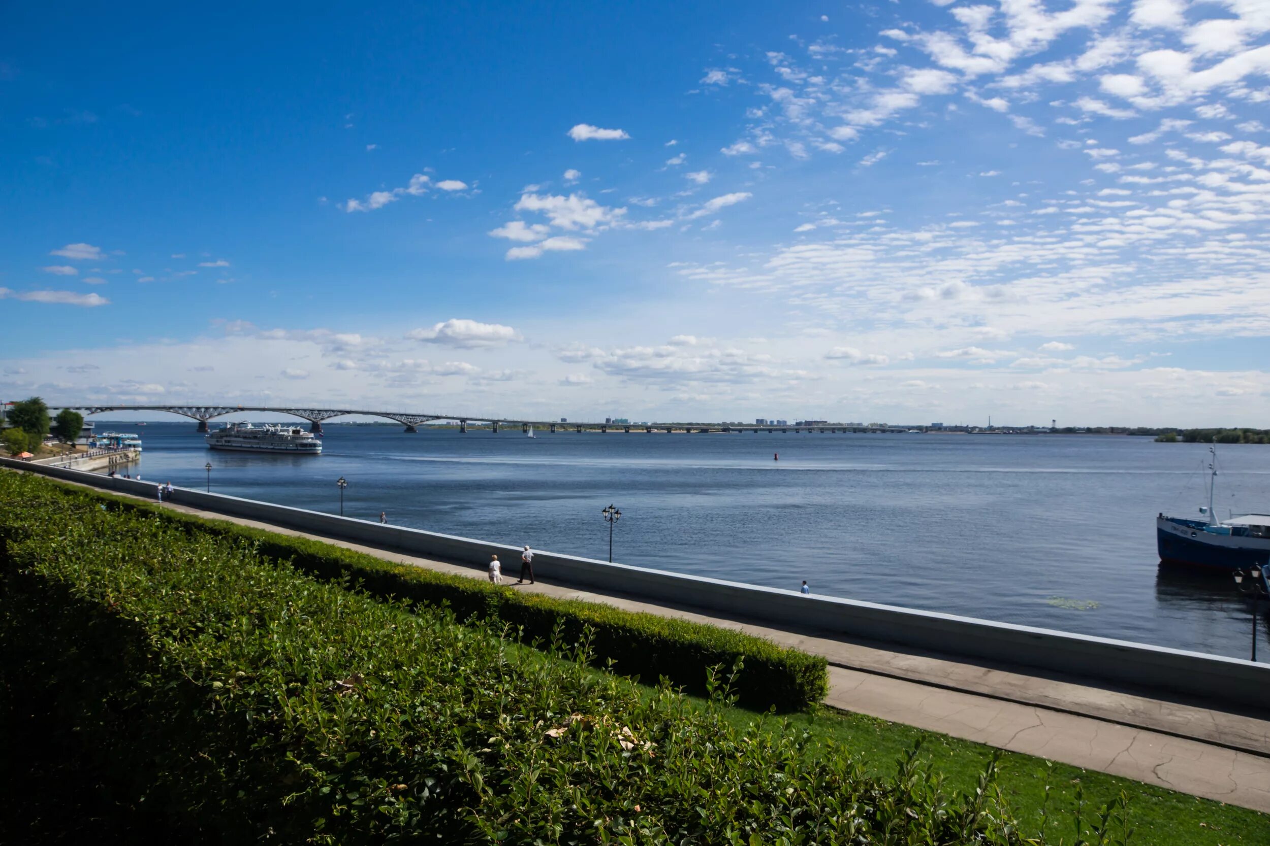 Воск саратов набережная космонавтов. Достопримечательность набережная космонавтов. Променад саратов набережная. Набережная космонавтов саратов. Набережная космонавтов саратов.