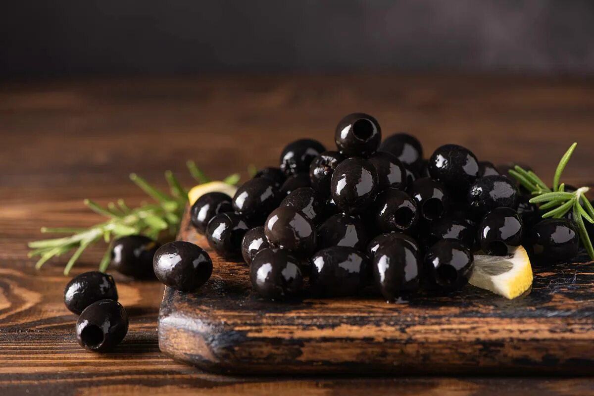 Оливковые цветы. Маслина, масличное дерево. Маслина лавролистная дерево. Огромная маслина. Маслины при диабете 2 типа.