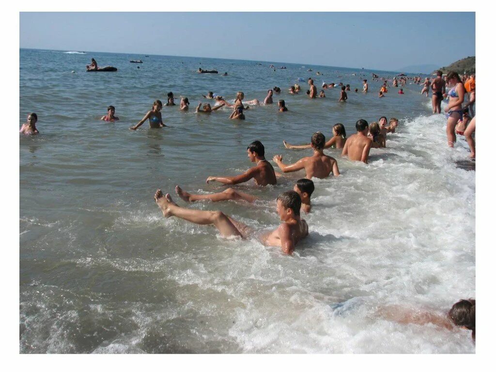 Дети на черном море. Черное море когда купаться. Купание на черном море. Купание в открытом черном море. Махачкала пляжи для купания.