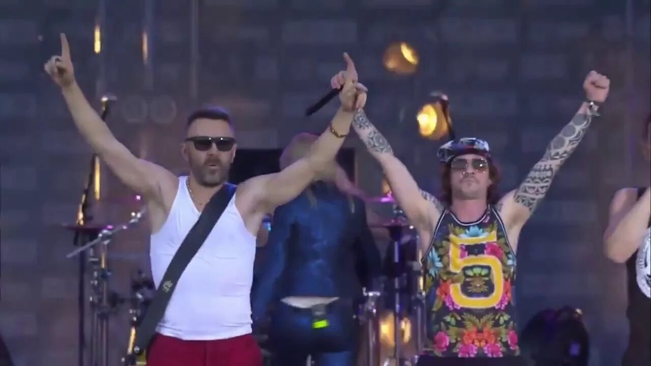 Сергей шнуров тату. Турбобой. Ленинград 2013 будапешт концерт. Турбобой ленинград кто поет. Турбобой.