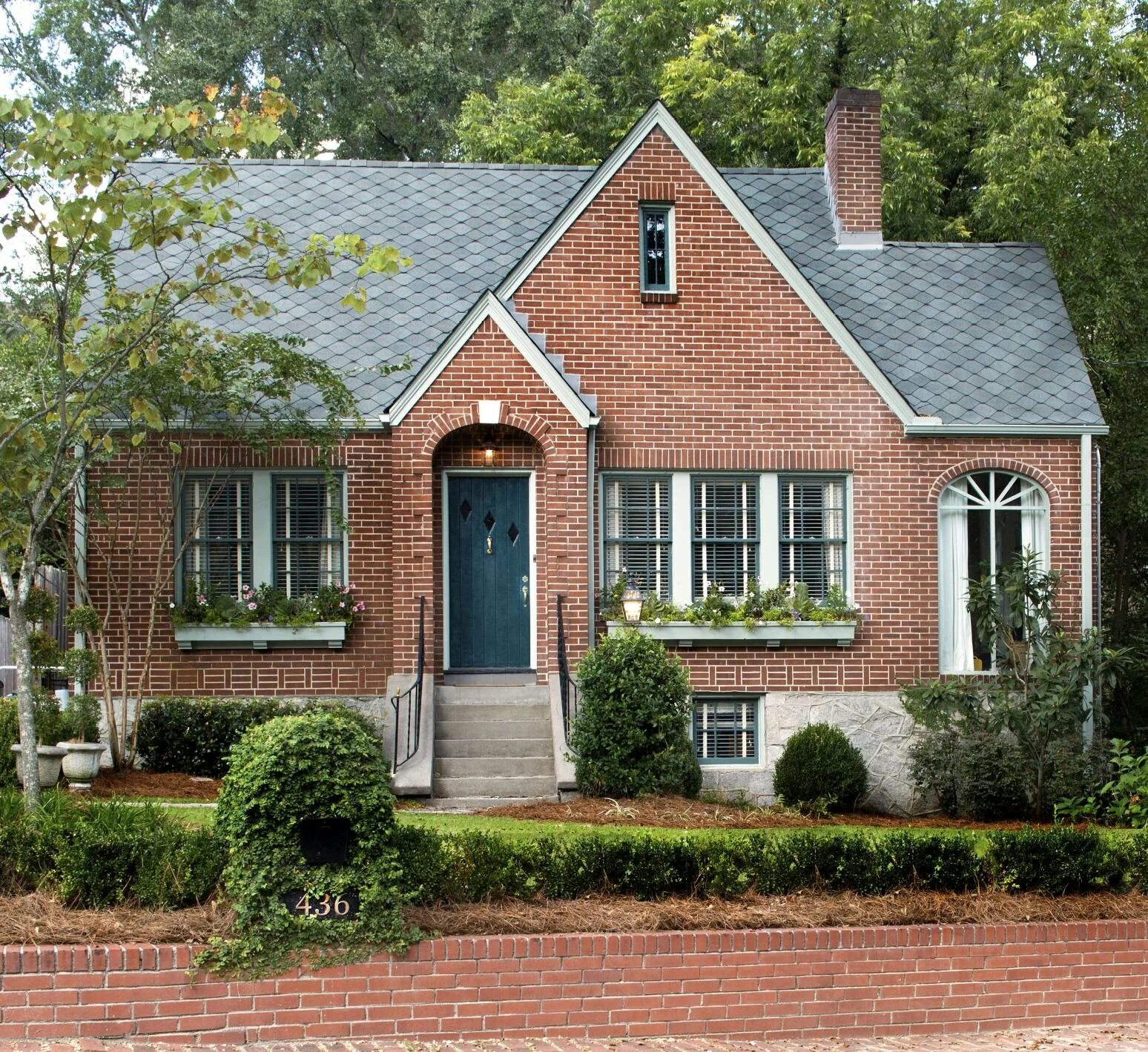 БРИК Хаус Англия. Стиль Тюдор (Tudor Revival Cottage). Одноэтажный в английском стиле Тюдор. Стиль Нео-Тюдор. Английский дом видео