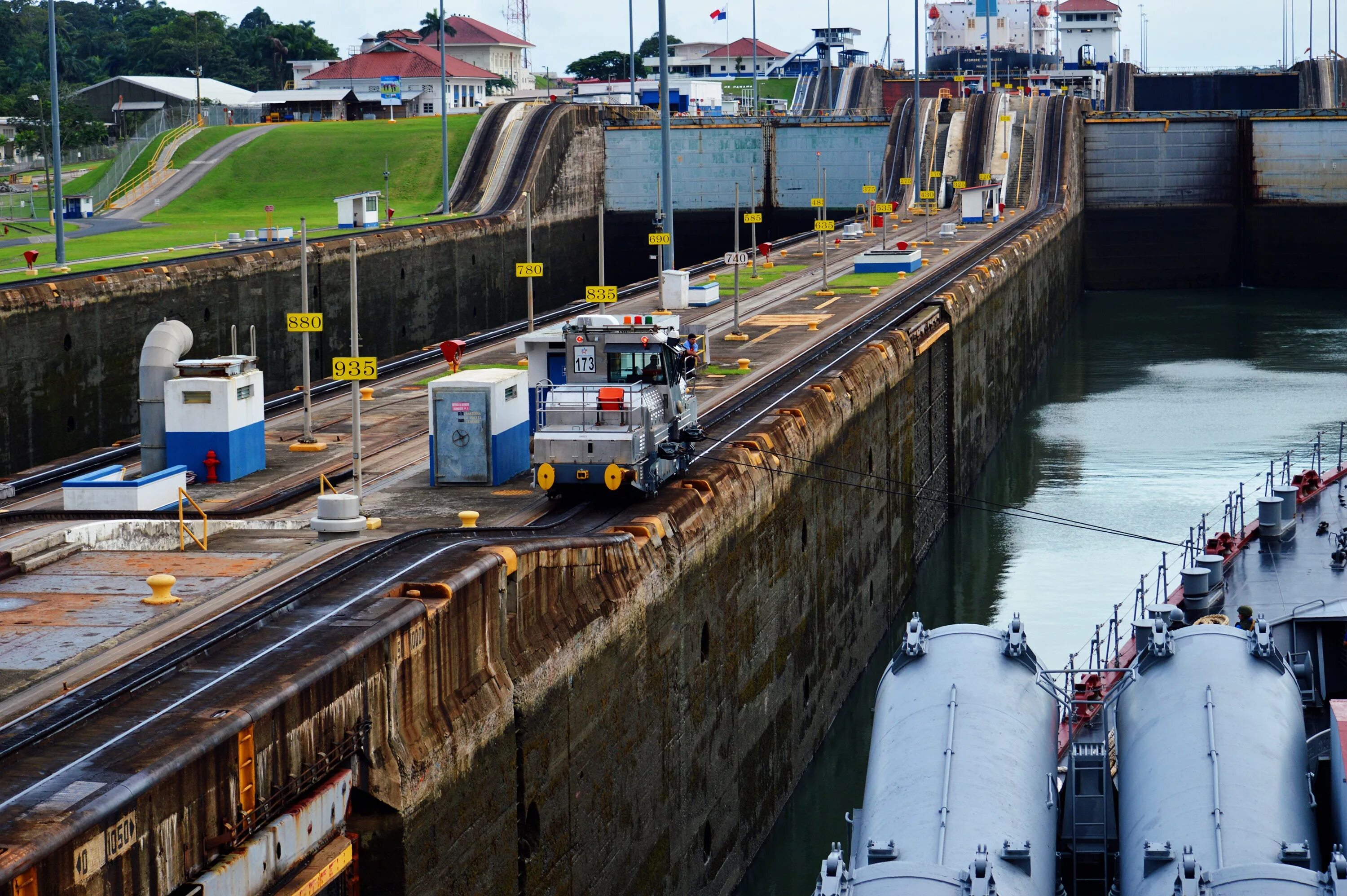 Панамский канал панама. Панамский канал шлюзы. Через панамский канал. Латинская америка панамский канал. Через панамский канал.