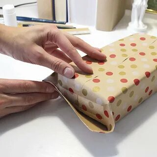 Бумажные пакеты при запечатывании клейкой лентой