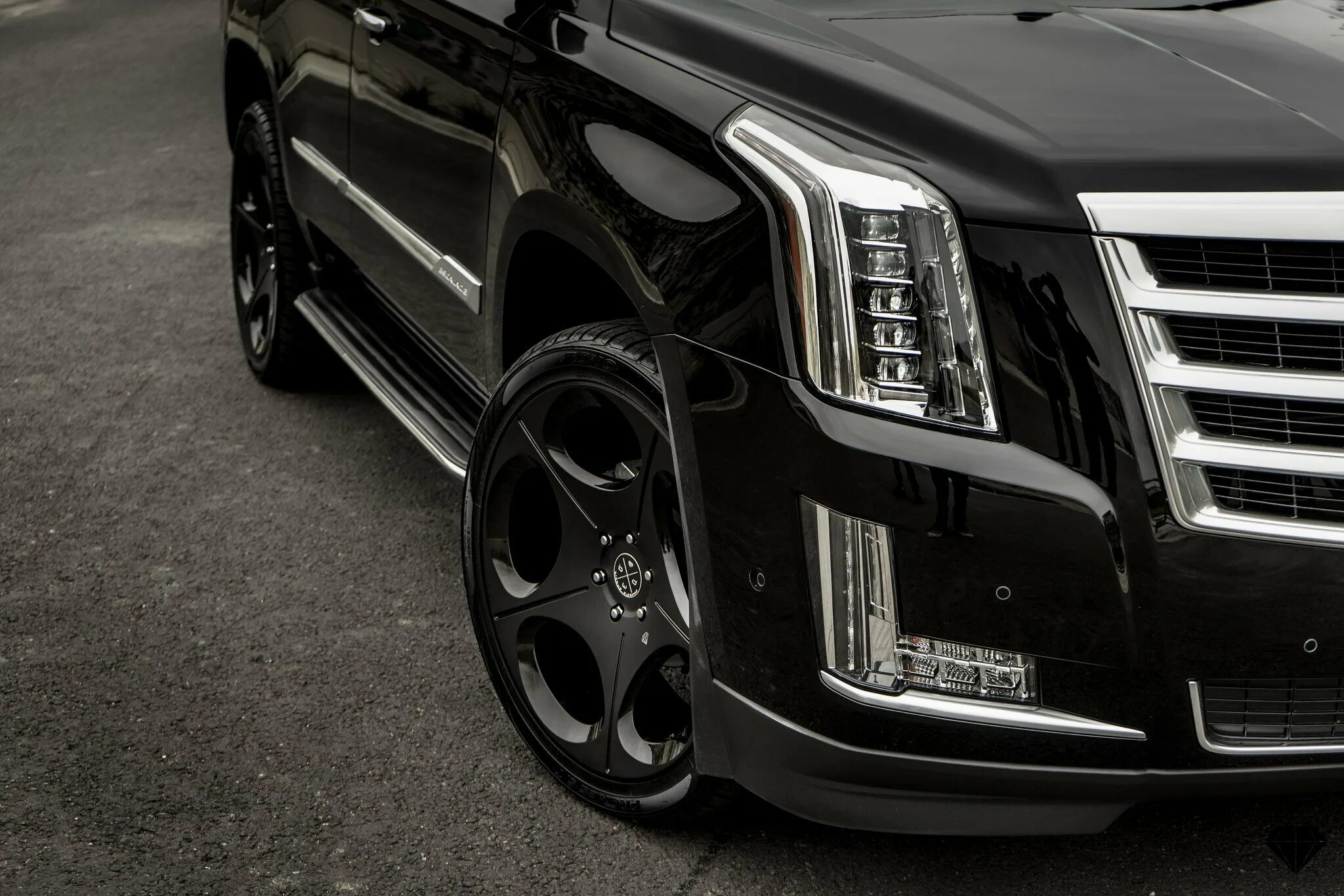 Едет черный кадиллак. Cadillac Escalade Black. Cadillac Escalade черный. 50 Cent Cadillac Escalade. Кадиллак Эскалейд 2018.