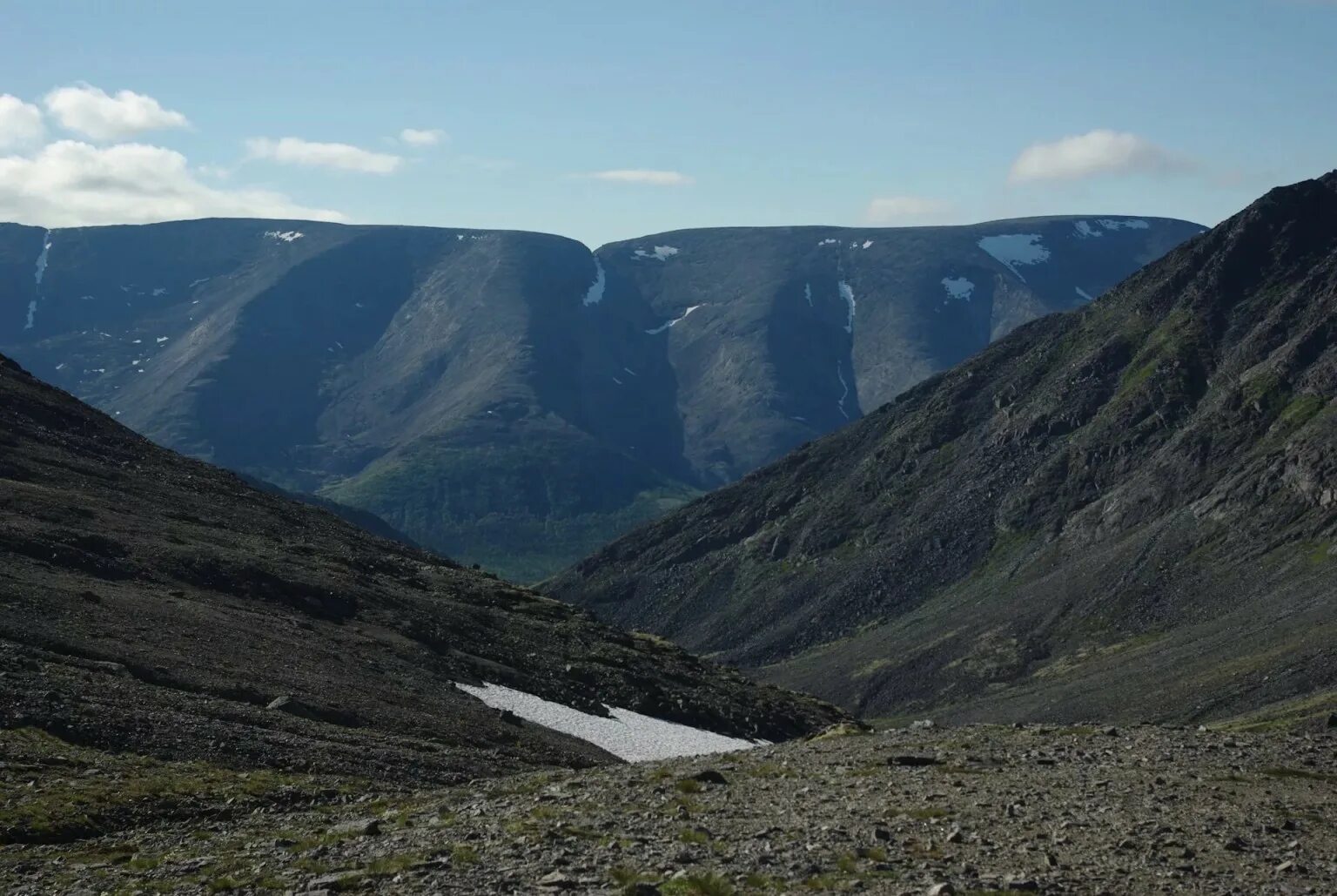 Гора юдычвумчорр вершина. Юдычвумчорр атлас. Часначорр в хибинах. Плато юдычвумчорр. Гора ферсмана хибины.