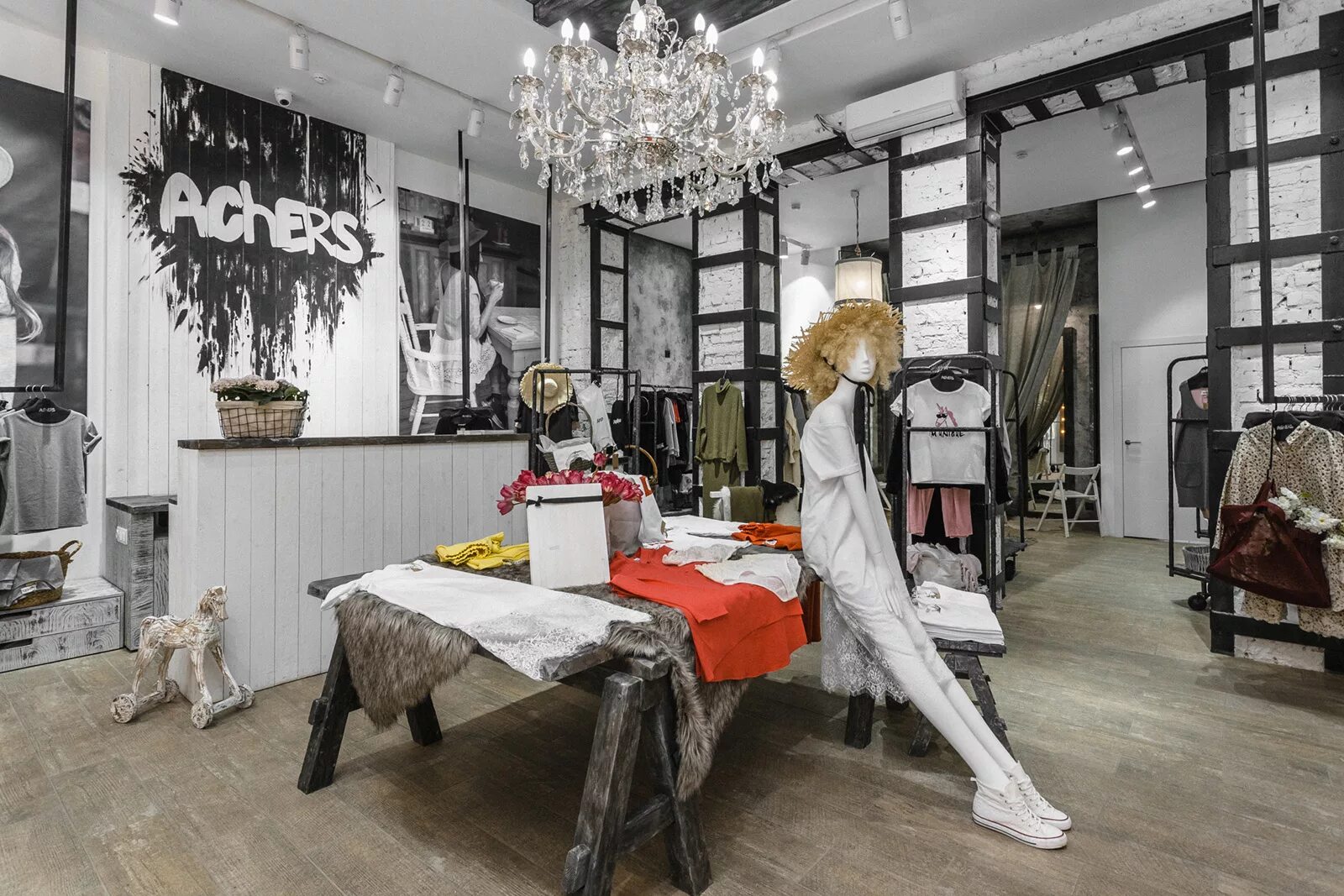 бутик в стиле лофт. Loft 18/45 белгород. интерьер магазина одежды индастриал лофт. Loft fashion. Loft магазин одежды.