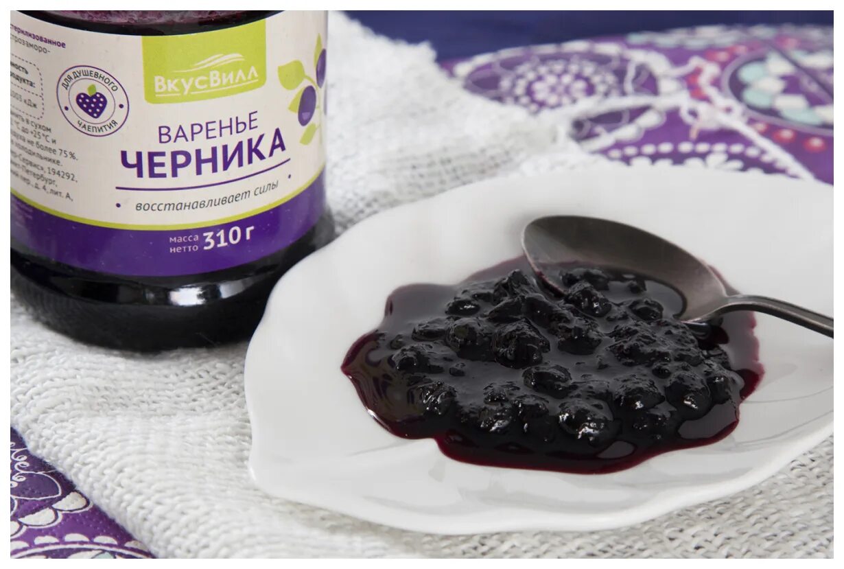 Вкусвилл черника. Черничное варенье. Черничное варенье в банках. Черника в банке варенье. Черничное варенье фото.