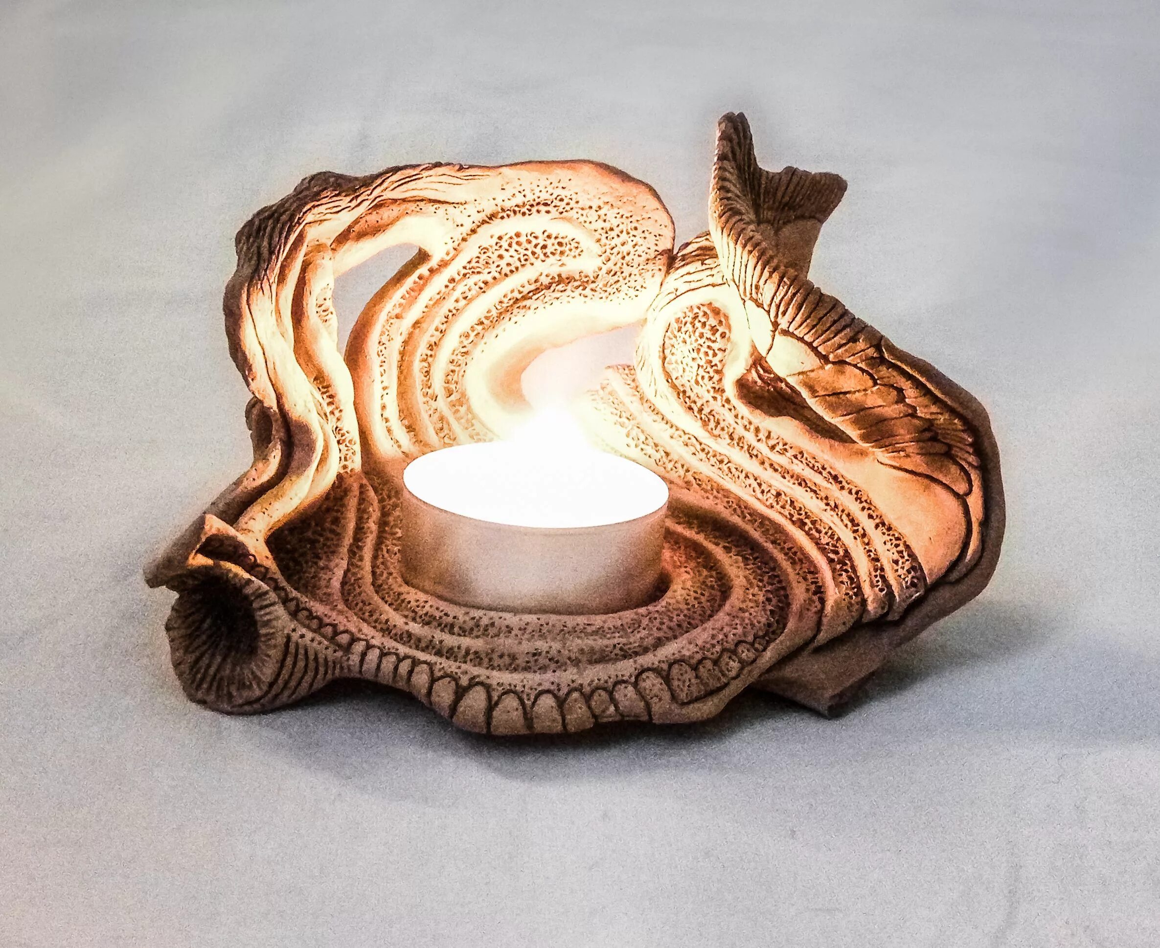 Старые медные подсвечники. Необычные керамические подсвечники. Подсвечник из дерева. Подсвечник деревянный. Подсвечник ручной.