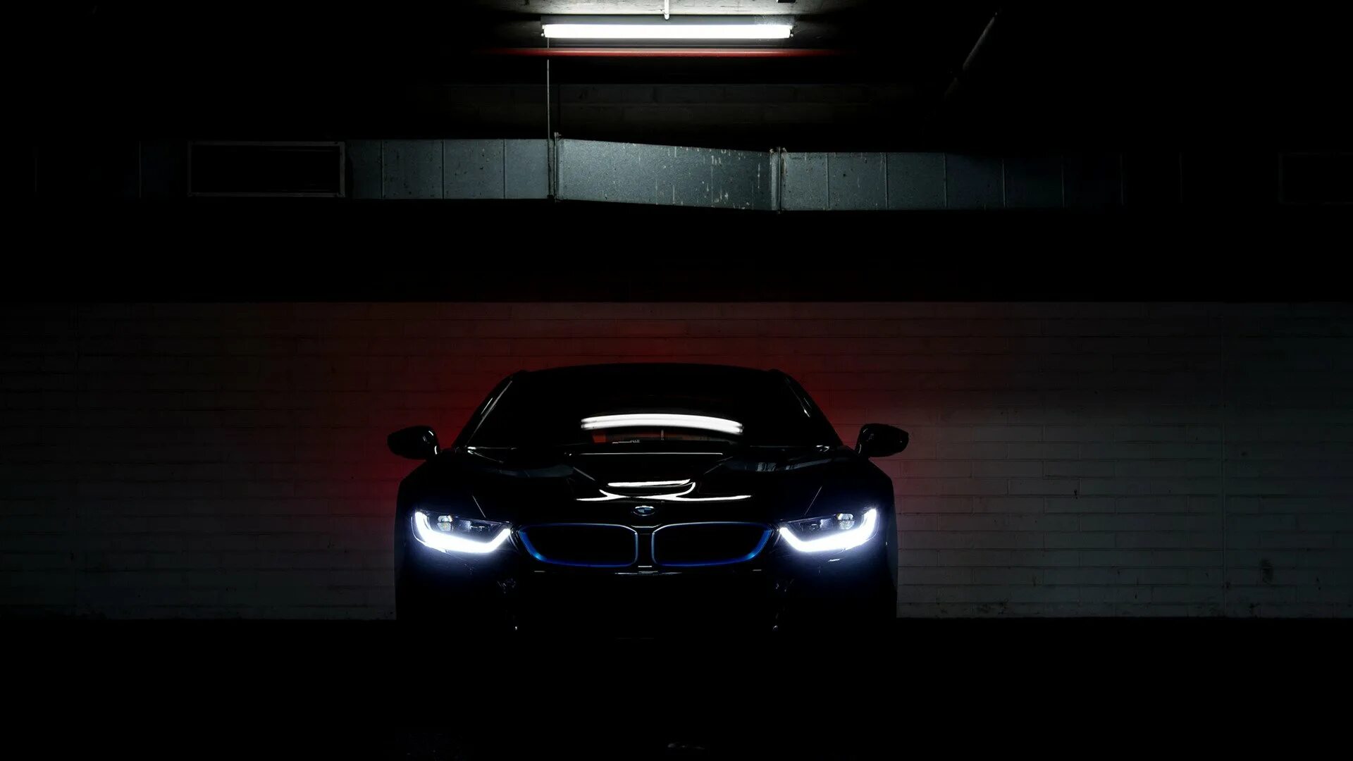 В темноте ф. BMW i8 в темноте. BMW m5 неон. БМВ м5 ф90 в темноте. БМВ м5 ф90 фары в темноте.