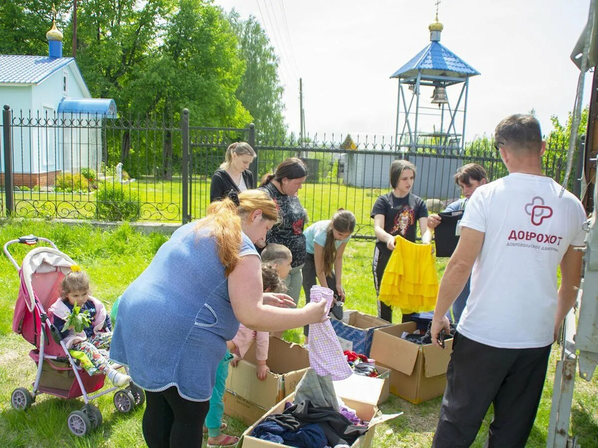 Поддержка семей в 2024 году последние новости. Отдел по социальному служению и благотворительности. Сноведь фото. ДЦ волонтеры Кизнера 2021. Что такое гуманитарная помощь многодетной семье 7.