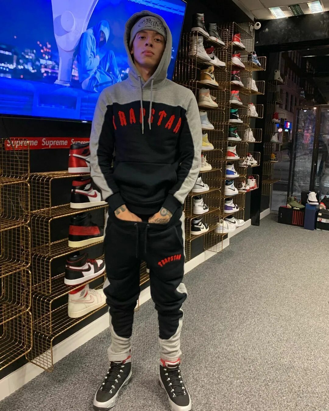 Central cee рэпер. Nike tech fleece black. Central cee jacket. Nike tech fleece 2022. Trapstar tracksuit.