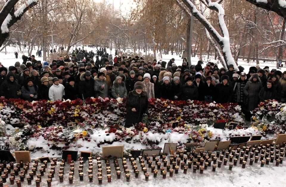 5 декабря 2003. Хромая лошадь Пермь 5.12.2009. Пожар в хромой лошади Пермь. Пожар в Перми Хромая лошадь 2009.