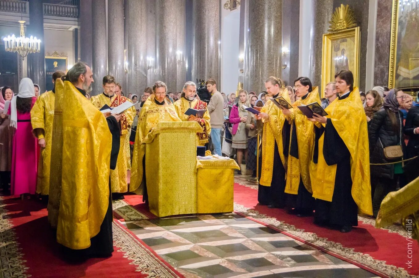 Молебен. Молебен богослужение. Молебен фото. Молебен храм и обетный храм.