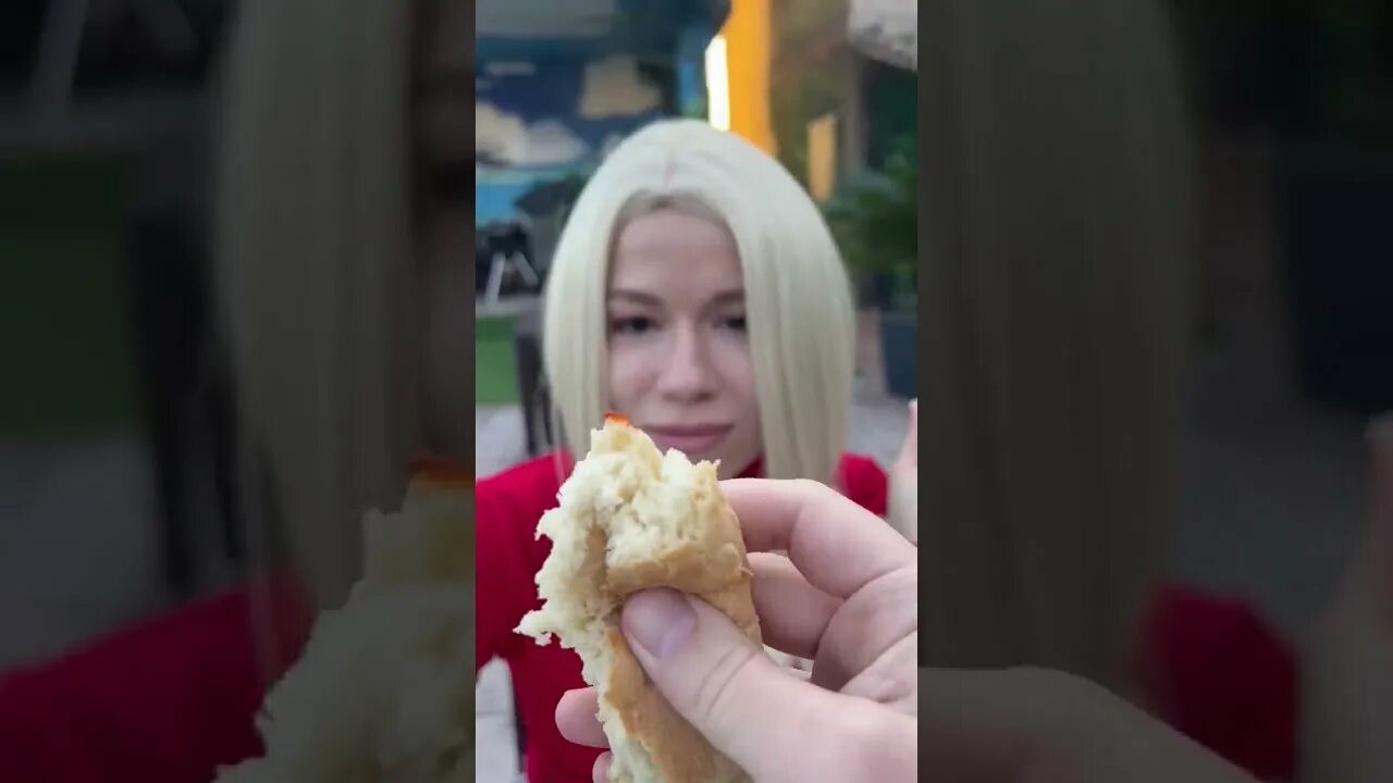 Как зовут девушку кахи блондинка