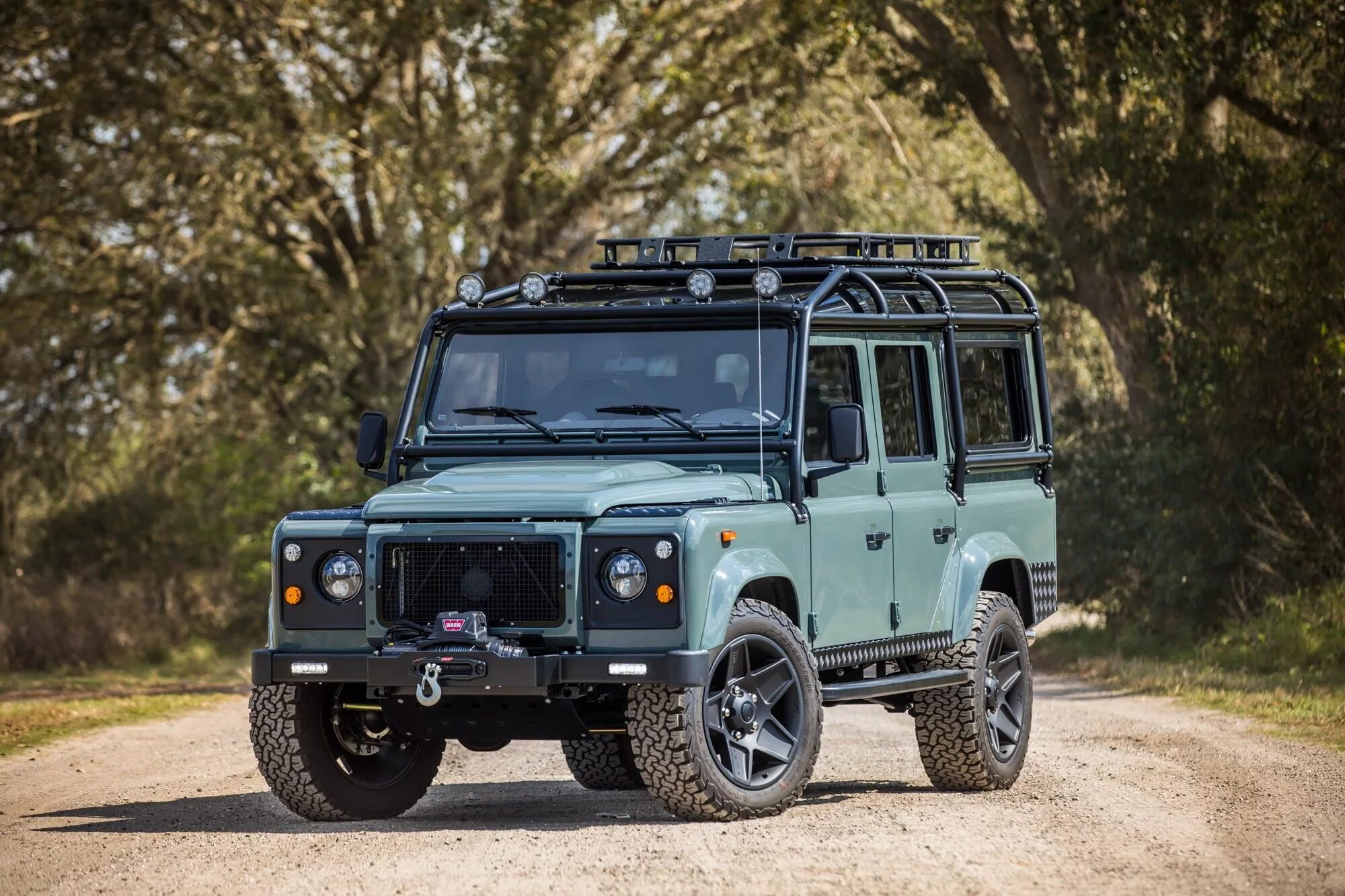 Defender auto купить. Ленд Ровер Дефендер 110. Ленд Ровер Дефендер 110 новый. Ленд Ровер Дефендер 90. Новый ленд Ровер Дефендер 90.