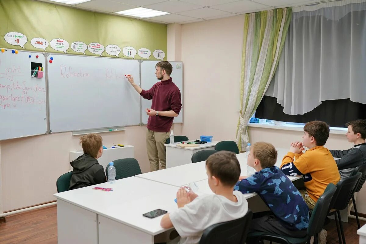 Студия лингва на пионерской. Лингва сосногорск. Интерьер языкового центра. Языковая студия. Языковая студия.