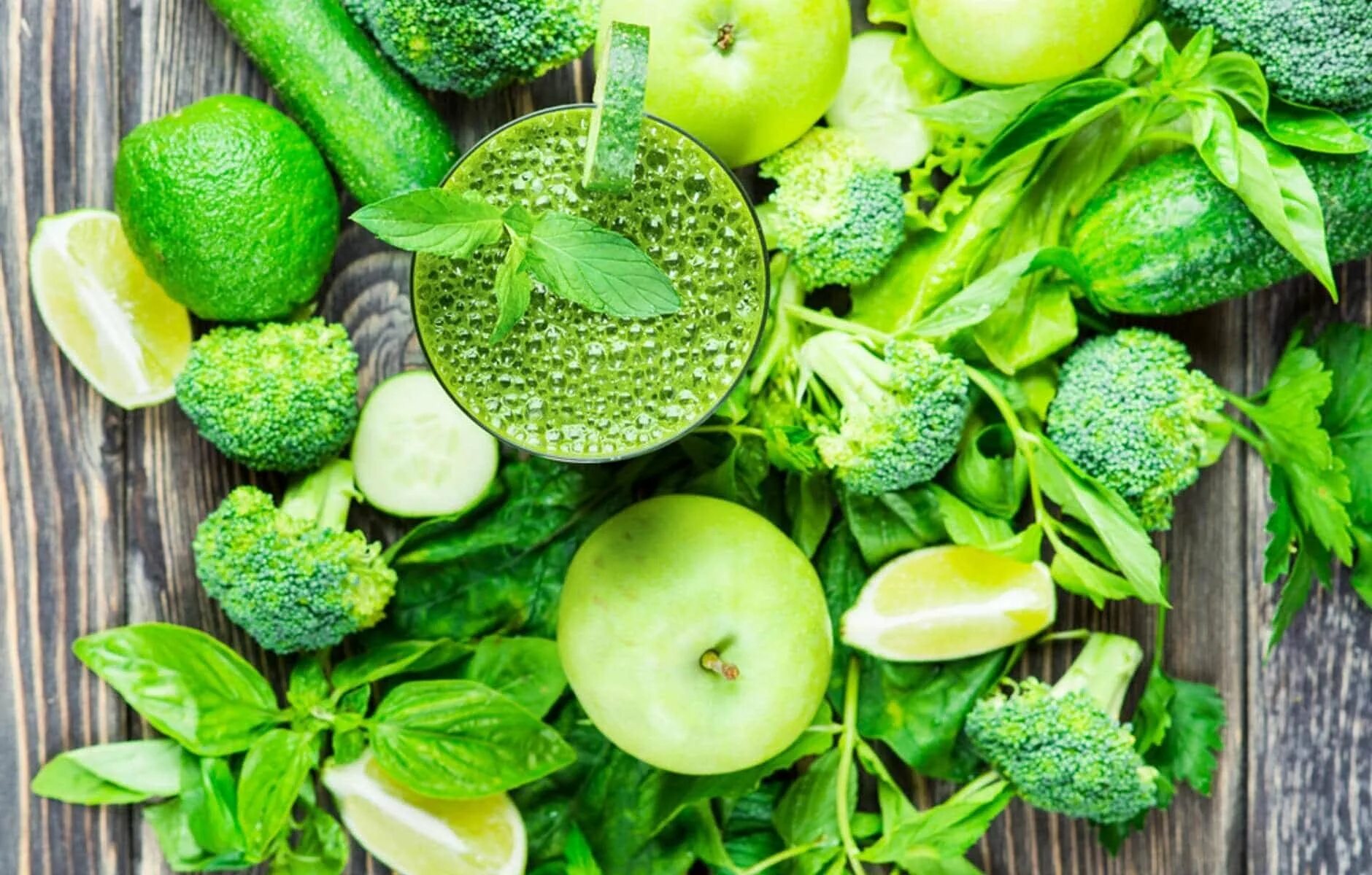 Зеленые продукты растительного. Овощи фрукты зелень. Зеленые овощи. Зеленый фрукт. Зеленые овощи и фрукты.