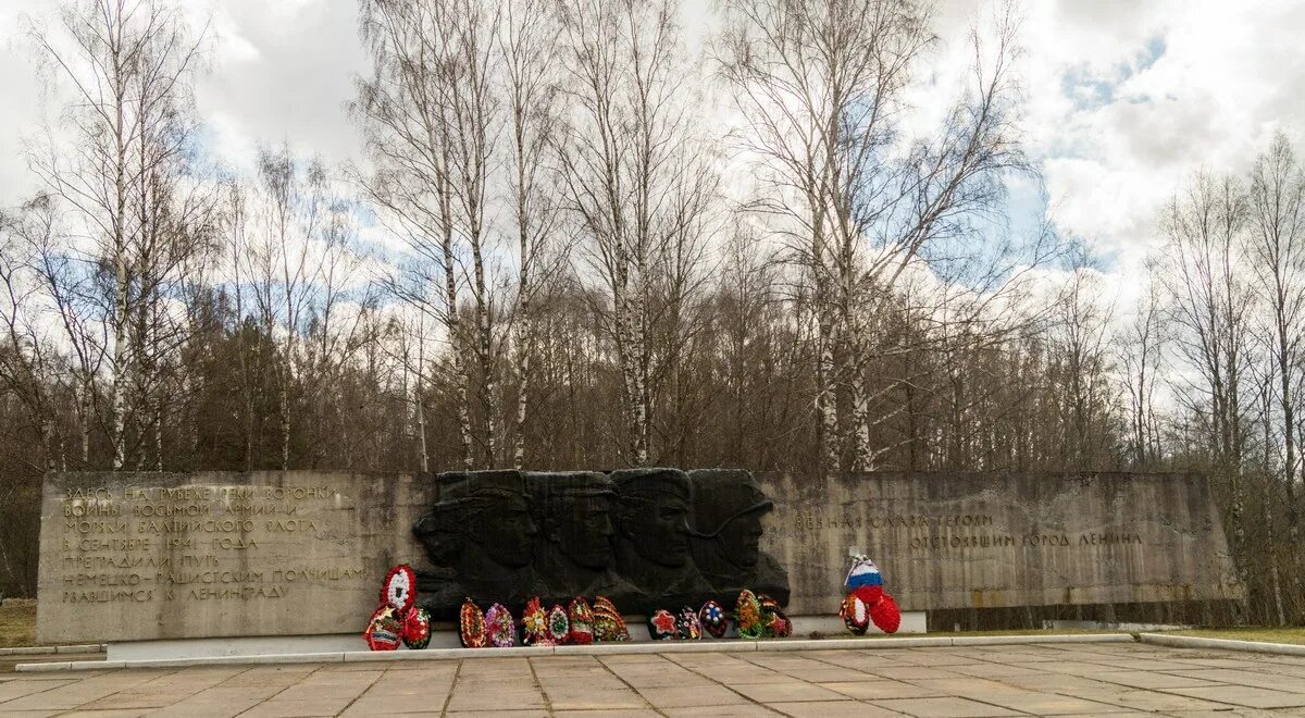 река воронка ленинградская область мемориал берег мужественных. берег мужественных мемориал. сосновый бор ленинградской области мемориал берег. берег мужества. мемориал берег мужественных сосновый бор.