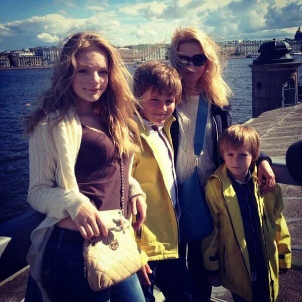 Зачем Лиза Пескова съехала от родителей, когда отец женился на Татьяне Навке - ч