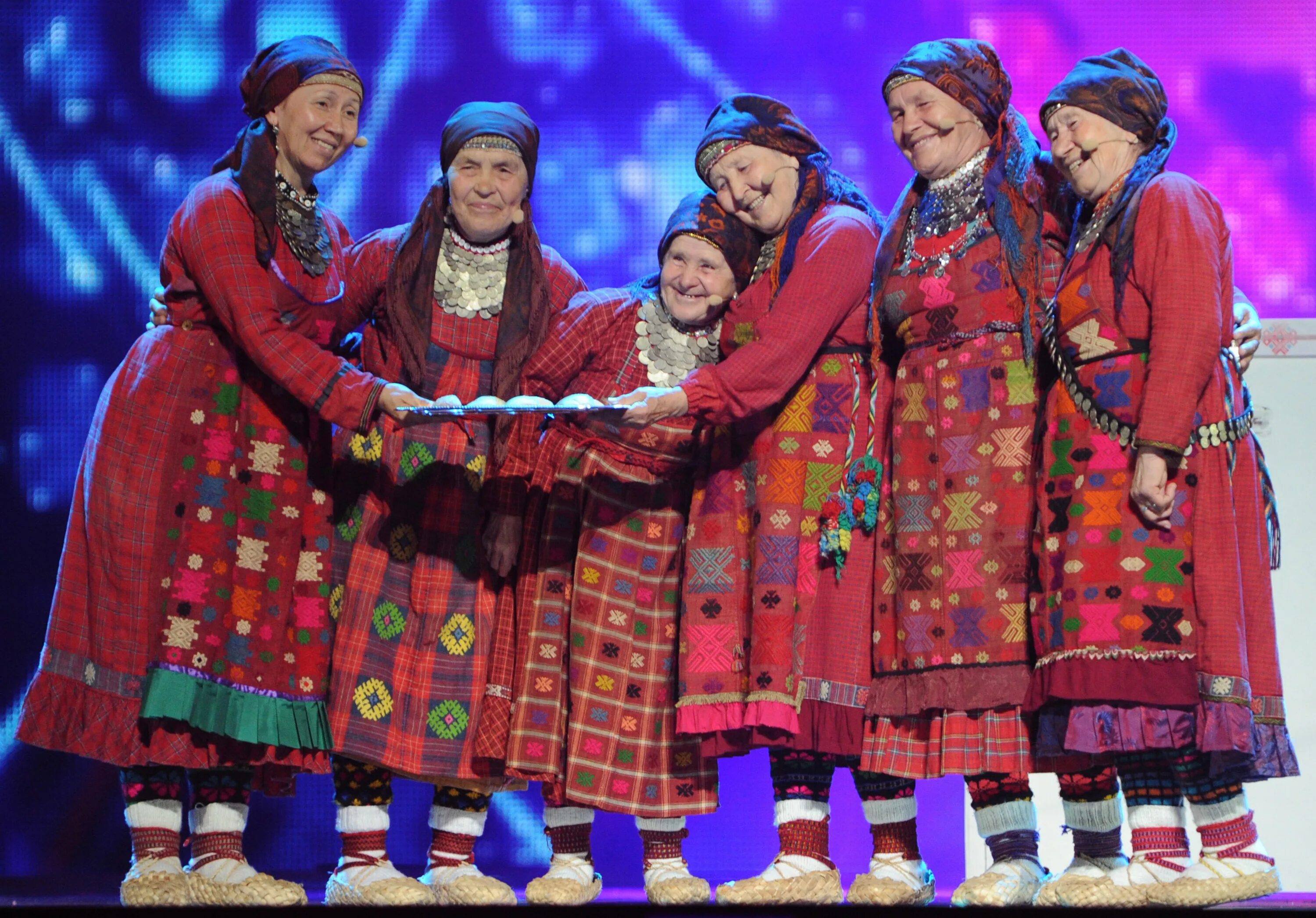 Современные бабушки песня стали. Ансамбль Бурановские бабушки. Бурановские бабушки Евровидение. Бурановские бабушки Евровидение 2012. Удмурты Бурановские бабушки.