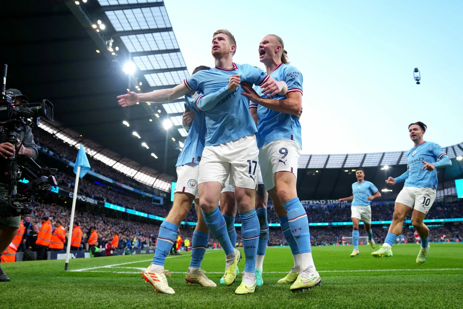 Man city vs arsenal live. Манчестер сити арсенал 5:0. man city arsenal. манчестер сити бернли haaland. ман сити арсенал 4 1.