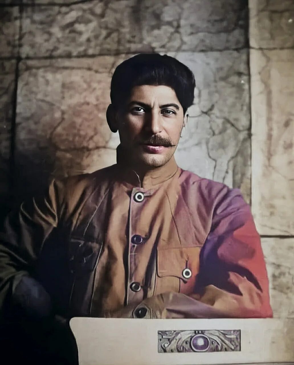 Сталин 1920-е. Сталин в сопровождении сотрудника огпу, конец 1920-х, москва. Сталин иосиф виссарионович молодой. Сталин 1920 1930 годы. Сталин 1920-е.