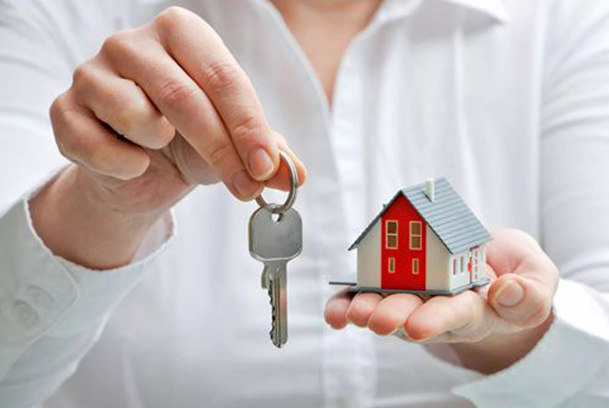Можно сдавать квартиру в ипотеке аренду. Ключи от квартиры. Домик с ключами. Найм жилья. Жилое помещение.