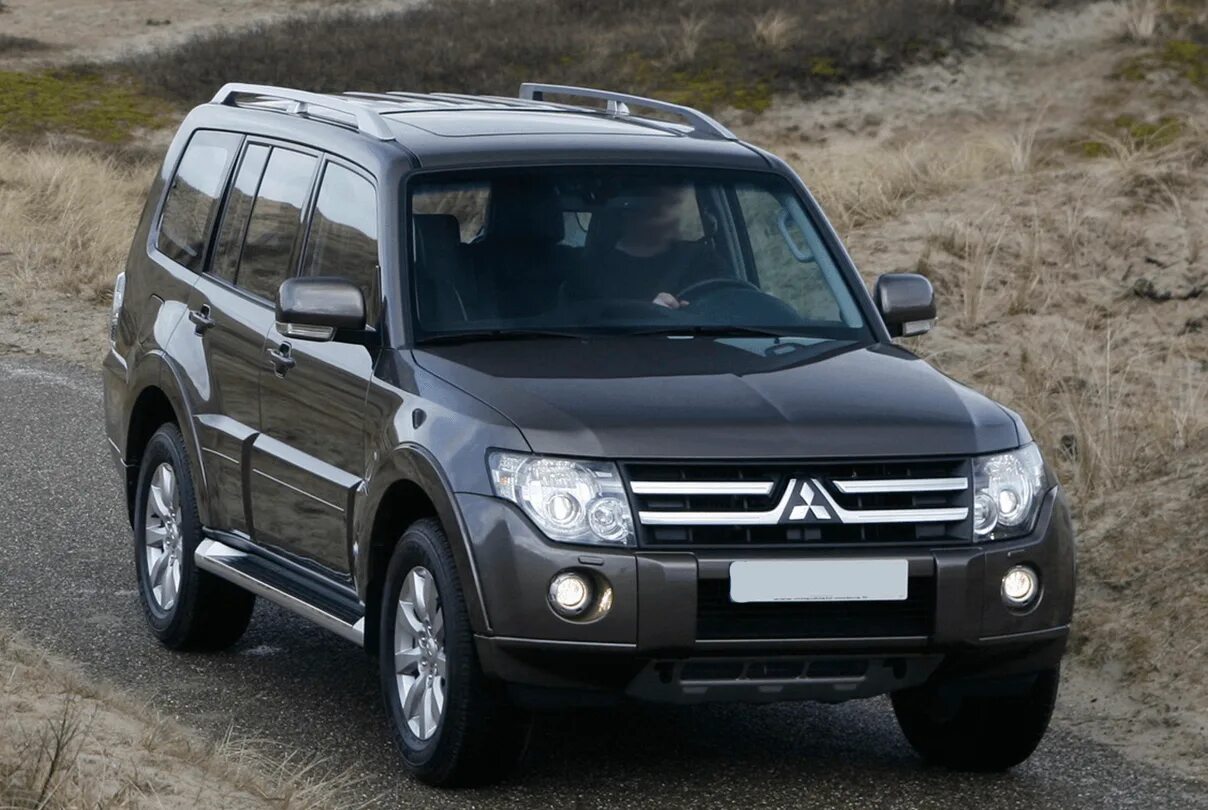 Бензиновые mitsubishi pajero. Джип Митсубиси Паджеро. Паджеро 4. Mitsubishi Pajero IV. Митсубиси Паджеро 6.