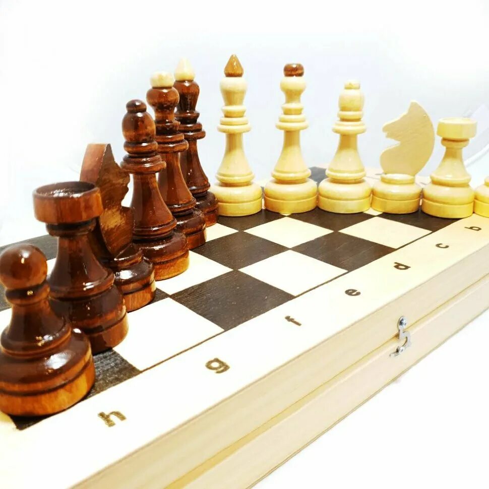 треугольные шахматы. пешка ферзь ладья. необычные шахматные доски. шахматные фигуры крупные. расстановка фигур в шахматах на доске ферзь.