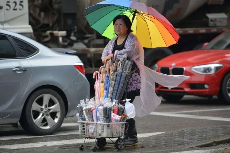 Продавец зонтиков