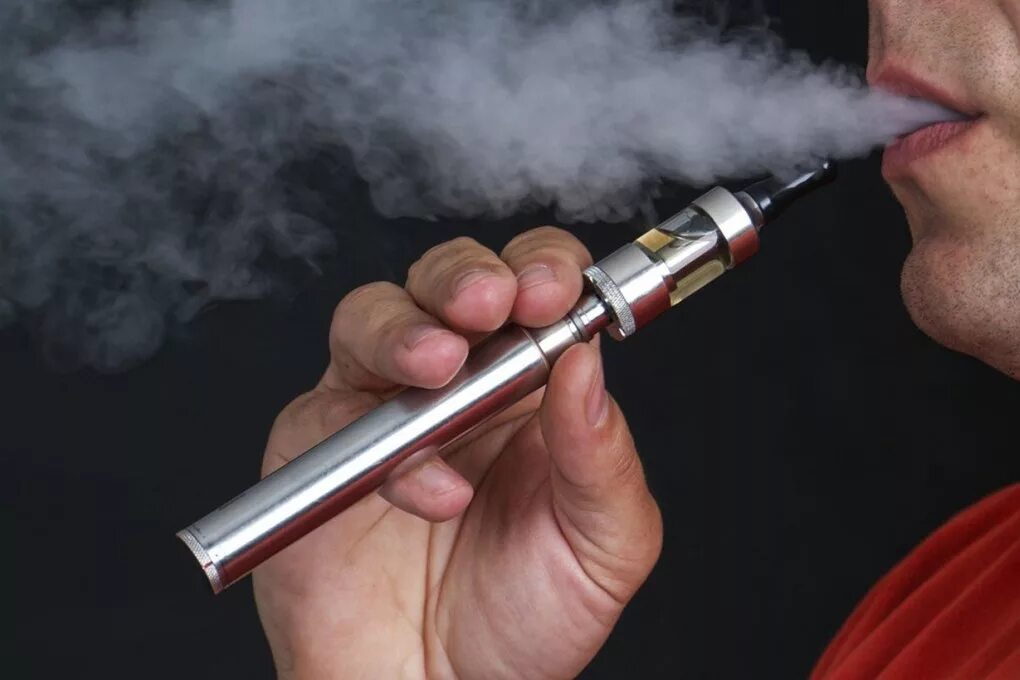 Можно ли курить электронные сигареты. Udn электронная сигарета многоразовая 2022. Roswell электронная сигарета многоразовая. Первые электронные сигареты. Сигареты для вейпа.