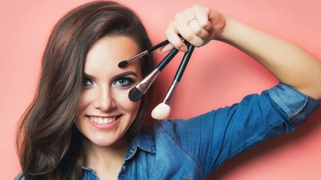 яркие модели. девушка парикмахер. фотосессия для визажиста. идеи для мастера маникюра. начинающий бьюти мастер.