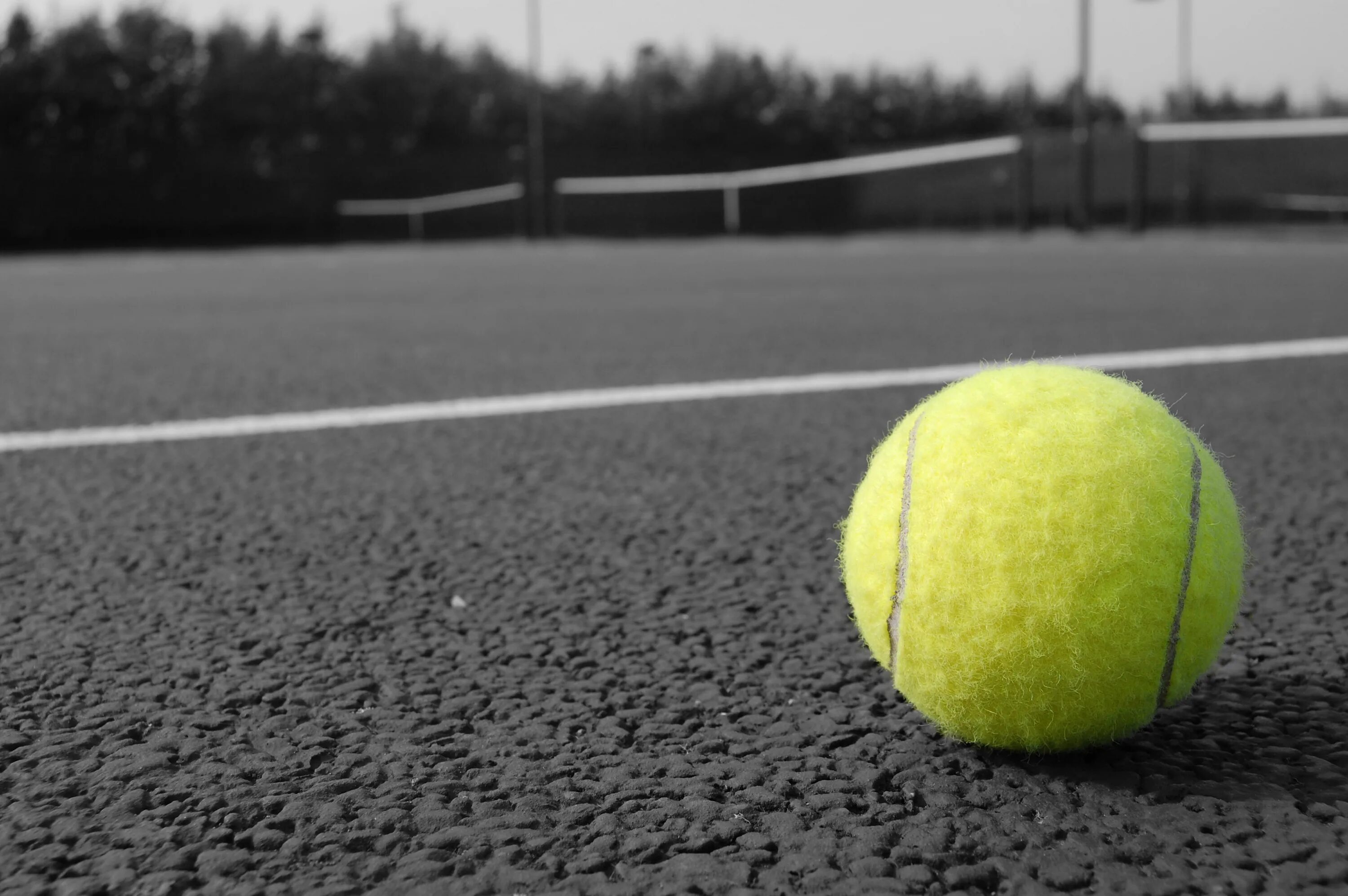Теннисный мяч. Маленький теннисный мячик. Мячик для тенниса. Теннисные мячи для резинового корта. Первый теннисный мяч