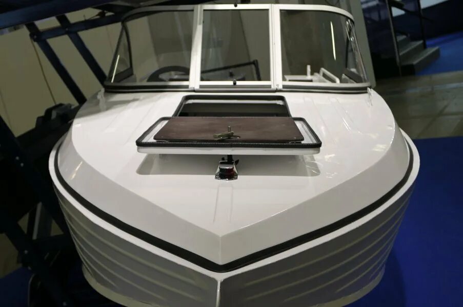 Алюминиевая лодка trident 450 pro. Алюминиевая лодка trident 450 pro. Катер trident 450. Катер trident 450. Трайдент 450 лодка.