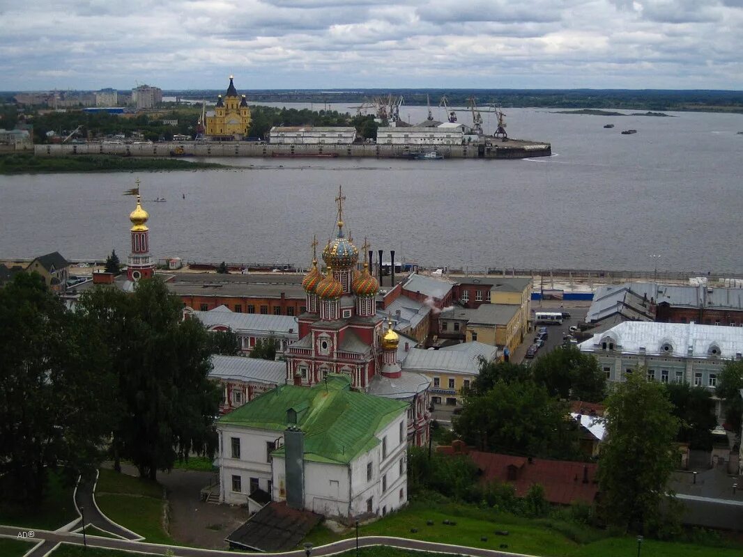 Нижний Новгород. Вид на Строгановскую Церковь винижнем Новгороде с реки. Нижний Новгород нижняя часть города. Нижний Новгород достопримечательности. Работа нижний новгород и область