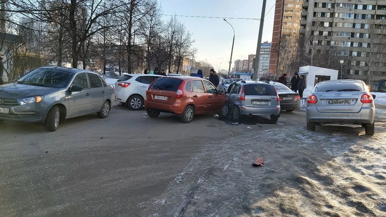 Новости тольятти сегодня происшествия свежие события. ДТП Тольятти сегодня на 70 лет октября. Тольятти авария на 70 лет октября. Тольятти авария 50 лет октября.