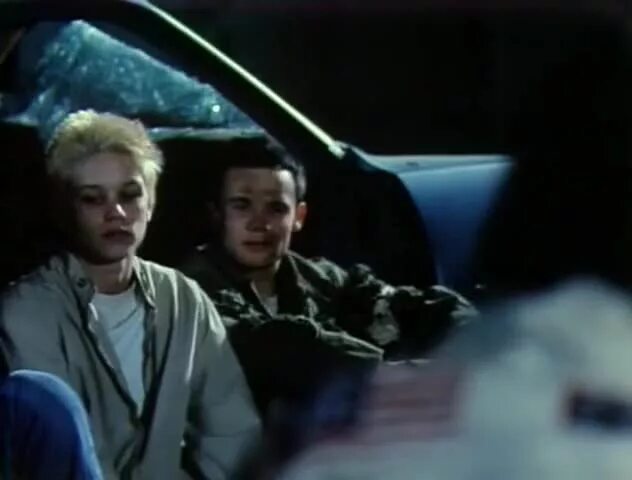 Пригород 1983. Пригород 1983 suburbia. дженнифер клей пригород 1983. пригород фильм 1983 смотреть онлайн. пригород 1983 смотреть.