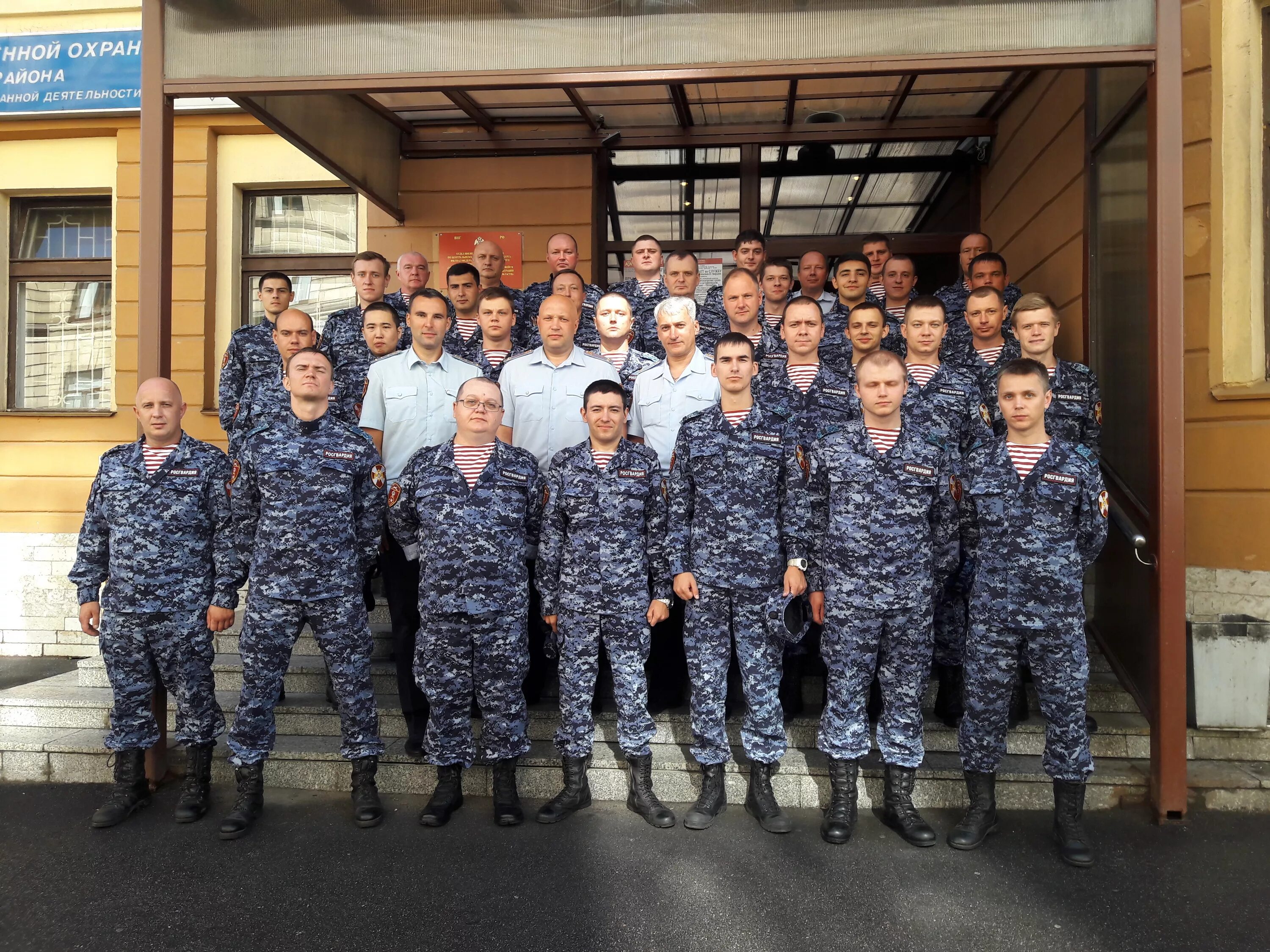 машины вневедомственной охраны петербург. вневедомственная охрана мвд красносельского района санкт-петербурга. вневедомственная охрана санкт-петербург. росгвардия уво спб. вневедомственная охрана санкт-петербург.