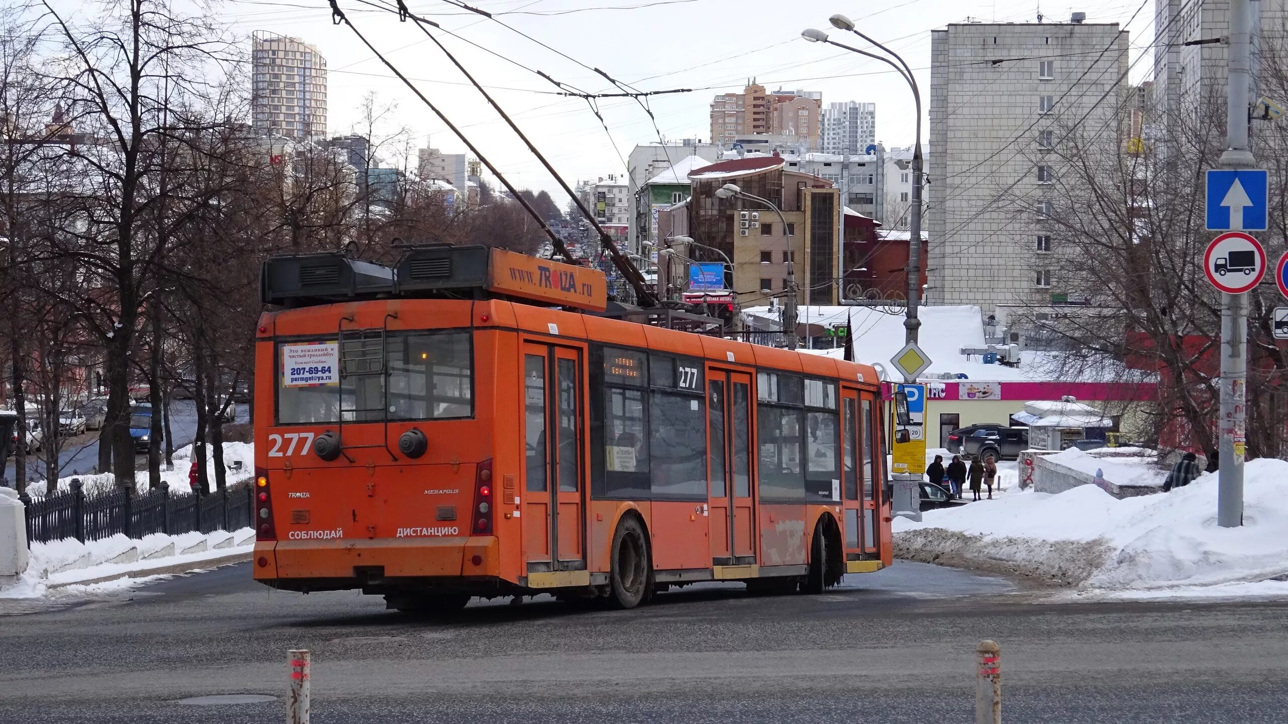 Троллейбус пермь. Пермь троллейбусный парк. Троллейбусное депо Пермь. КОМПРОС Пермь троллейбус.