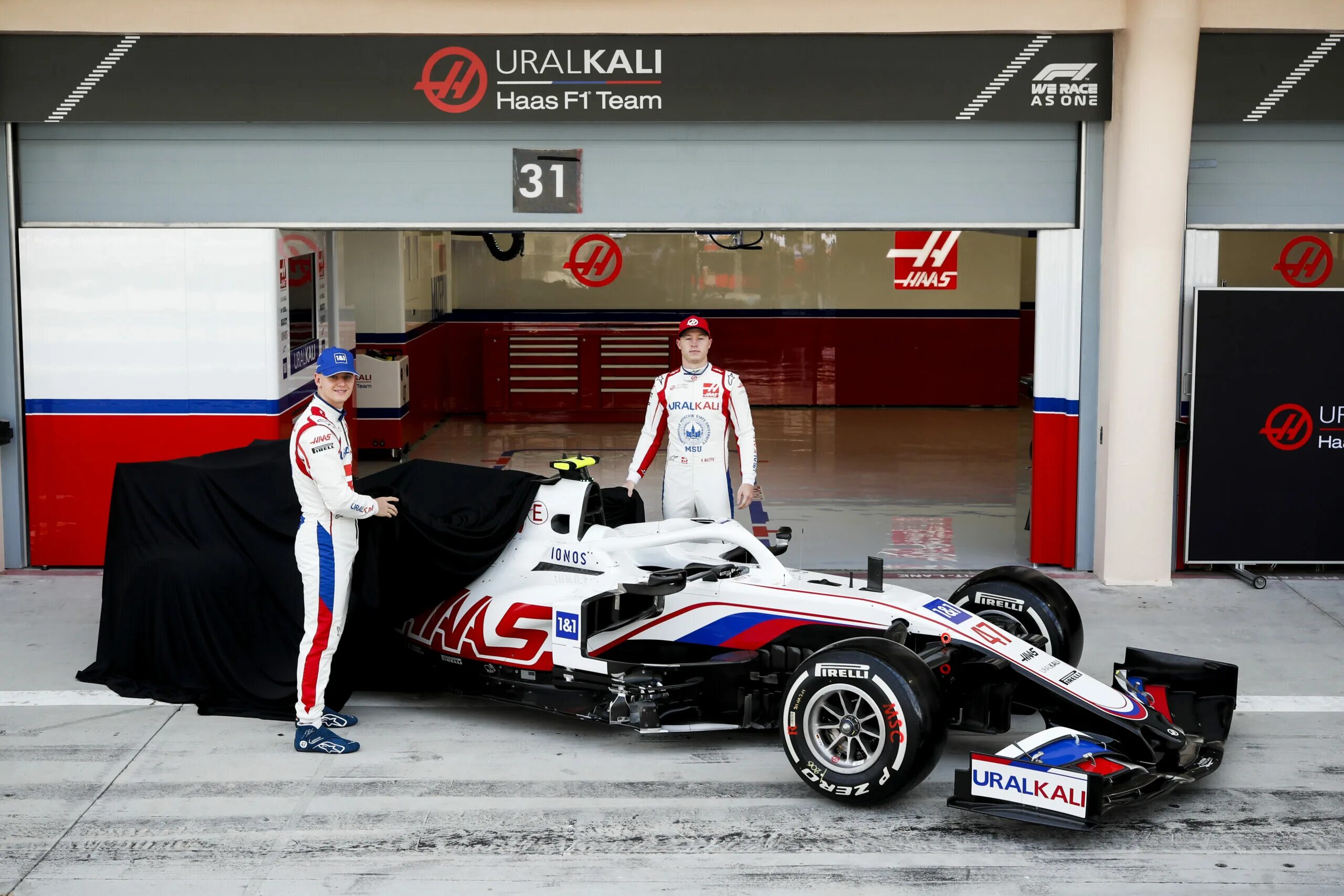 Команда формулы 1 8. Хаас формула 1 2021. Haas f1 2021 ливрея. Команда Haas f1.