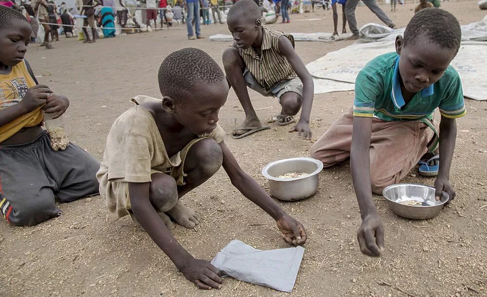 Африканские дети голодают. Поставь голод