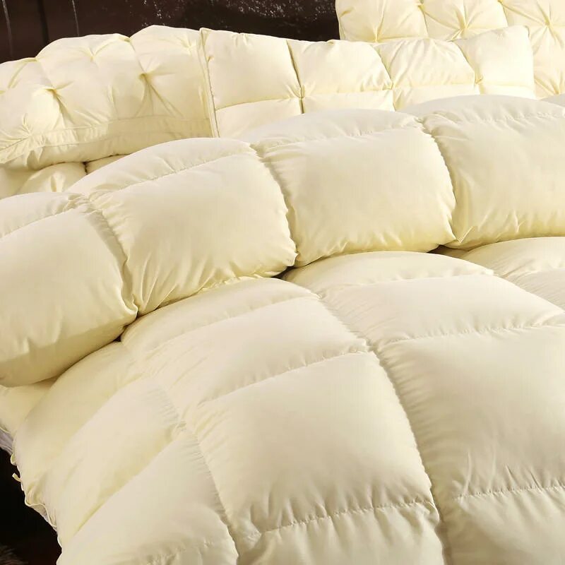 Одеяло 100 гусиный пух. Одеяло из гусиного пуха. Одеяло зимнее пуховое. Пышное одеяло. Куплю натуральное пуховое одеяло